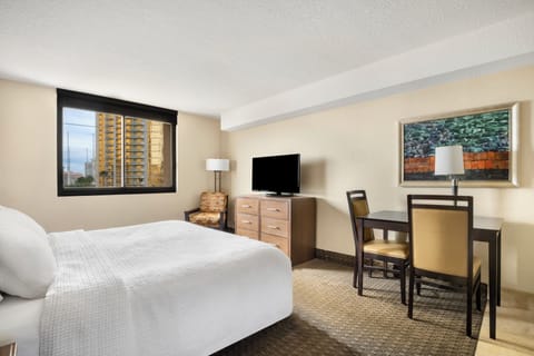 Deluxe Room, 1 King Bed | Hypo-allergenic bedding, in-room safe, desk, laptop workspace