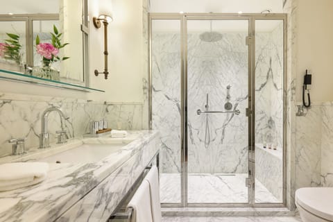 Combined shower/tub, hair dryer, slippers, towels