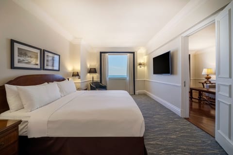 Executive Suite, 1 King Bed with Sofa bed, Ocean View | Minibar, in-room safe, desk, laptop workspace