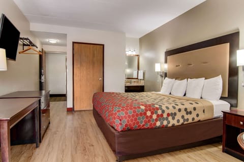 Room, 1 King Bed, Accessible, Non Smoking | Desk, rollaway beds, free WiFi, bed sheets