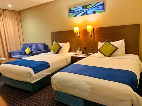 Suite, 1 King Bed, Smoking, Mountain View | Egyptian cotton sheets, pillowtop beds, minibar, in-room safe