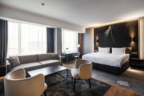 Junior Suite, 1 King Bed with Sofa bed | Hypo-allergenic bedding, minibar, in-room safe, desk