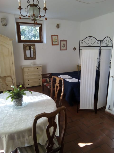 Basic Triple Room | Free WiFi, bed sheets