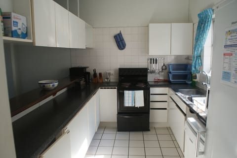 Apartment, 3 Bedrooms | Private kitchen | Full-size fridge, microwave, oven, stovetop