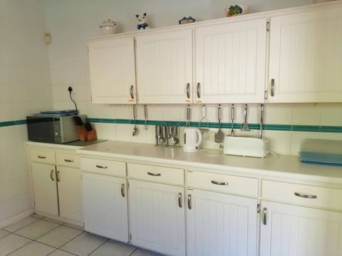 House | Private kitchen | Full-size fridge, microwave, oven, dishwasher