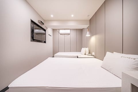 Deluxe Twin Room, 2 Double Beds | Soundproofing, free WiFi, bed sheets