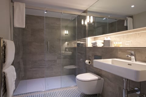 Suite | Bathroom | Shower, designer toiletries, hair dryer, bathrobes