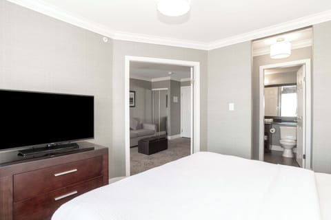 Grand Suite, 1 King Bed with Sofa bed, Kitchenette | Desk, laptop workspace, blackout drapes, iron/ironing board