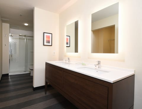 Suite, 1 King Bed (Walk-In Shower) | Bathroom | Combined shower/tub, free toiletries, hair dryer, towels