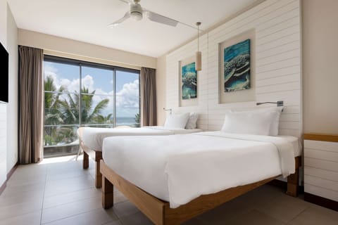 Superior Room, Ocean View | Minibar, in-room safe, desk, laptop workspace