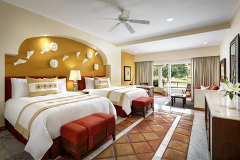 Grand Class Suite | Premium bedding, down comforters, pillowtop beds, free minibar