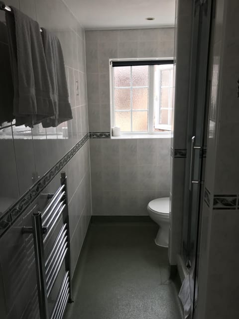 Standard Double Room, Ensuite | Bathroom