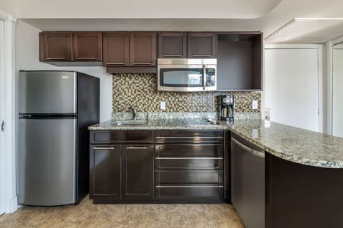 1 BEDROOM 1 KING SUITE PLUS W/ SOFABED | Private kitchen | Fridge, microwave, stovetop, coffee/tea maker