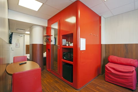 Family Room | Desk, blackout drapes, soundproofing, free WiFi