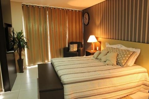 Deluxe Double or Twin Room | Minibar, free WiFi, bed sheets, wheelchair access