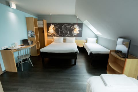 Standard Room | In-room safe, desk, soundproofing, iron/ironing board