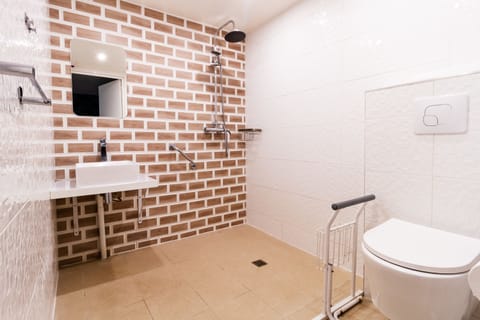 Double Room | Desk, laptop workspace, free WiFi, bed sheets