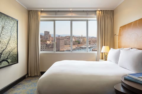 Superior Room, 1 Queen Bed, Courtyard View (Spa and Gym Access) | Premium bedding, pillowtop beds, minibar, in-room safe