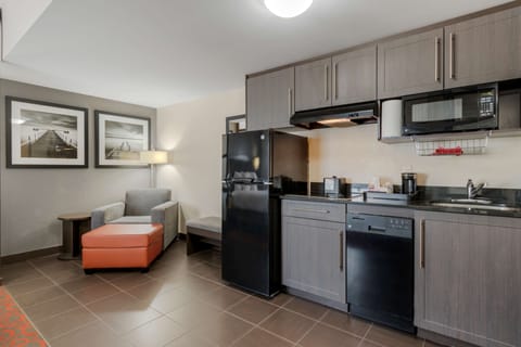 Suite, 1 King Bed, Non Smoking, Kitchenette (with Sofabed) | Private kitchen | Fridge, microwave, coffee/tea maker