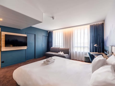 Classic Room, 2 Twin Beds | Premium bedding, minibar, in-room safe, individually decorated