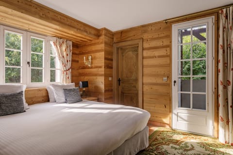 Chalet for 6/8 Persons | Premium bedding, minibar, in-room safe, individually decorated