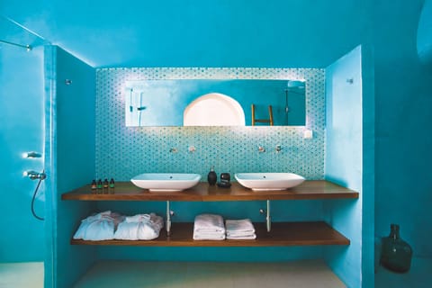 Suite, Private Pool | Bathroom | Shower, free toiletries, hair dryer, slippers