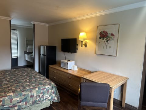 Family Suite, Multiple Beds, Non Smoking | Iron/ironing board, free WiFi, bed sheets, alarm clocks