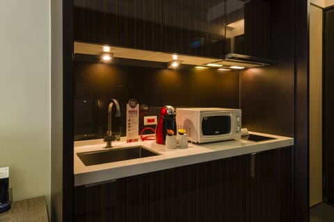 City View Twin Suite | Private kitchenette | Fridge, microwave, coffee/tea maker, electric kettle