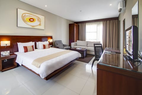 Junior Suite | Minibar, in-room safe, iron/ironing board, free WiFi