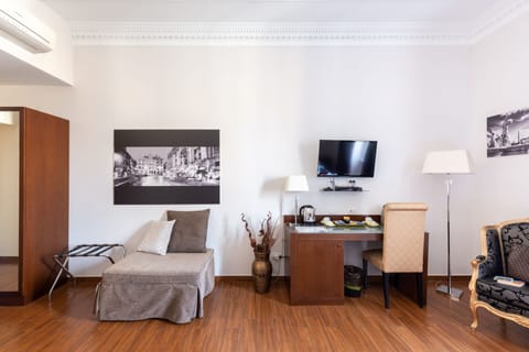 Deluxe Double or Twin Room | Premium bedding, down comforters, Tempur-Pedic beds, minibar