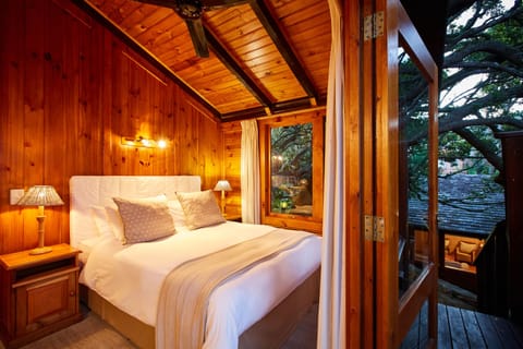 Hillside Chalet | Egyptian cotton sheets, premium bedding, in-room safe, laptop workspace