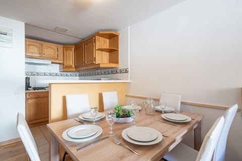 Apartment, 1 Bedroom (5 people) | Dining room