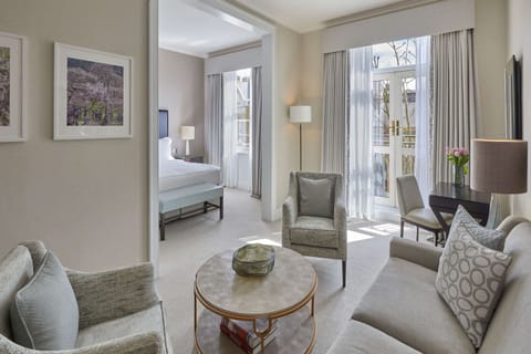 Deluxe Junior Suite | 1 bedroom, Egyptian cotton sheets, premium bedding, free minibar items