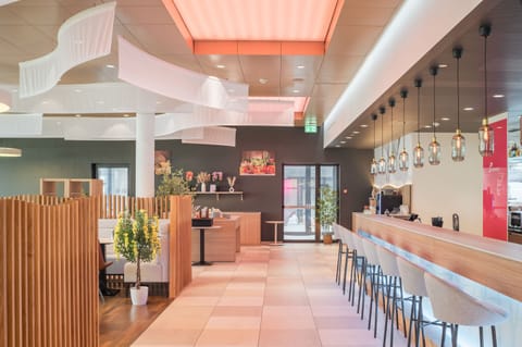 Lunch and dinner served, Italian cuisine