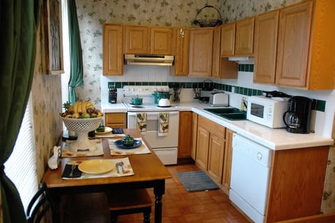 Comfort House, “Anniversary Suite” | Private kitchen | Mini-fridge, microwave, coffee/tea maker, electric kettle