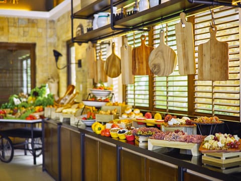 Daily buffet breakfast (PHP 1037 per person)