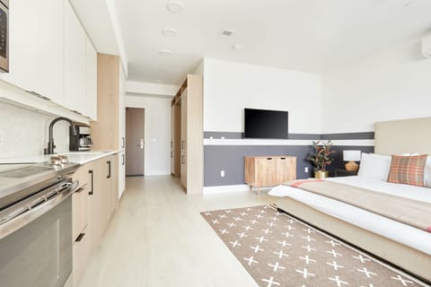 Studio, 1 King Bed | Private kitchen | Full-size fridge, oven, stovetop, dishwasher