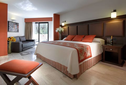 Junior Suite Garden View | Down comforters, memory foam beds, free minibar, in-room safe