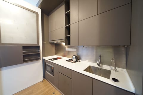 Royal Signature Studio | Private kitchenette | Microwave