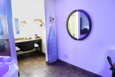 Suite, 1 King Bed, Non Smoking, Hot Tub | Desk, laptop workspace, iron/ironing board, free WiFi