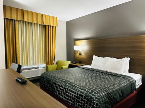 Room, 1 King Bed, Accessible, Non Smoking (Mobility Accessible) | Premium bedding, desk, blackout drapes, iron/ironing board