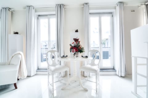 Superior Suite | In-room dining