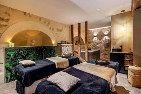 Couples treatment rooms, spa tub, steam room, body treatments