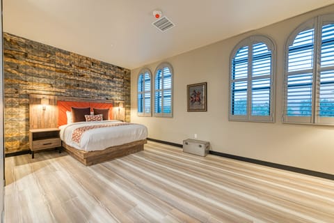 Heritage Penthouse | Egyptian cotton sheets, premium bedding, pillowtop beds, in-room safe