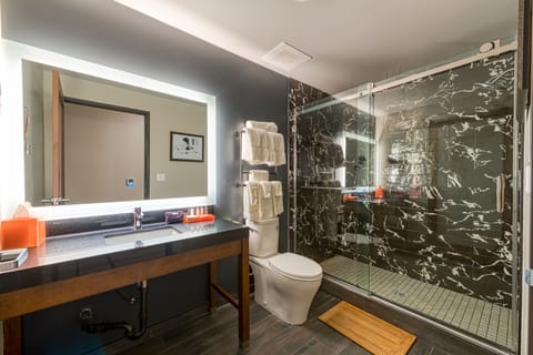 Heritage Penthouse | Bathroom | Hydromassage showerhead, designer toiletries, hair dryer, towels