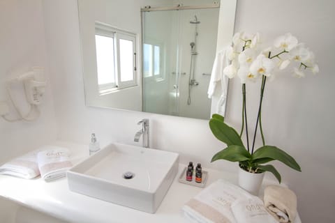 Villa, Hot Tub, Sea View (Camellia - Not Cave) | Bathroom sink