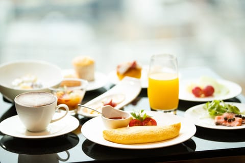 Daily buffet breakfast (JPY 5400 per person)