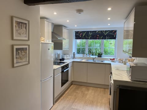 Family Cottage, Ensuite | Private kitchen