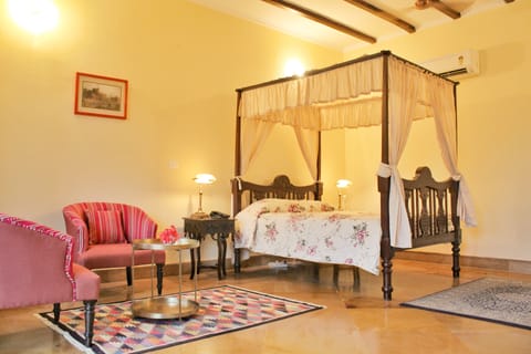 Egyptian cotton sheets, premium bedding, minibar, individually furnished