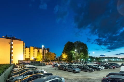 Car charging station